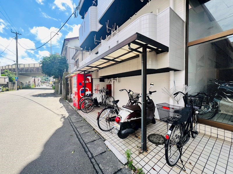 ロイヤルメゾン城山 駐車場