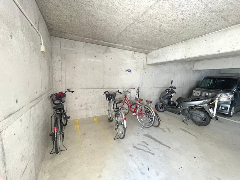 コンフォルト東谷山 駐車場