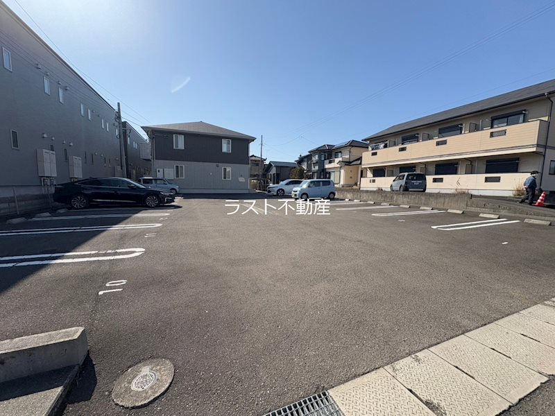 セレーネ中郷 駐車場