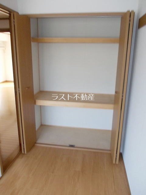 リバーサイドT・J 収納