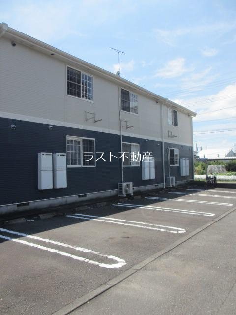 リバーサイドT・J 駐車場