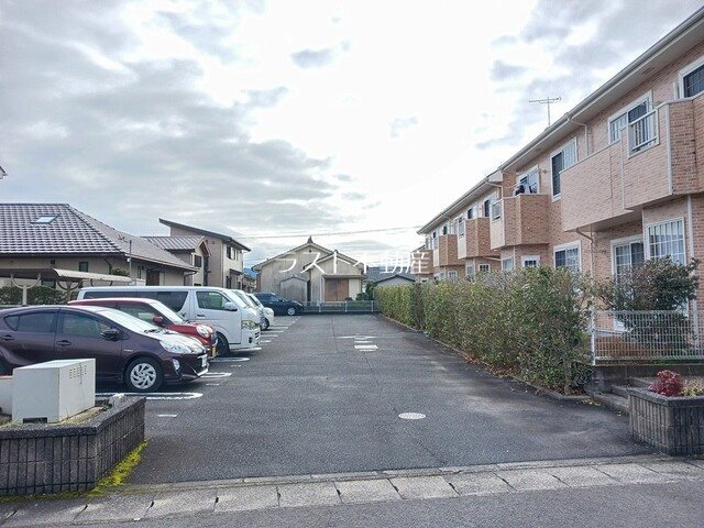 リー・ロアンヌⅡ 駐車場