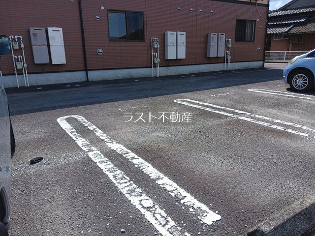コリーヌ華Ⅱ 駐車場