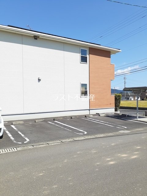 サニーブリーズ天辰 駐車場