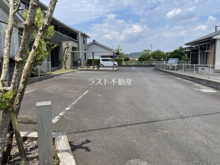 サンモール　スクエア 駐車場