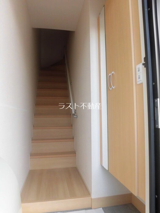 ヴィブァン　B棟 玄関