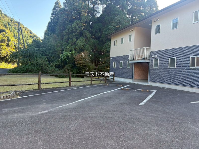 クオーレ華A 駐車場
