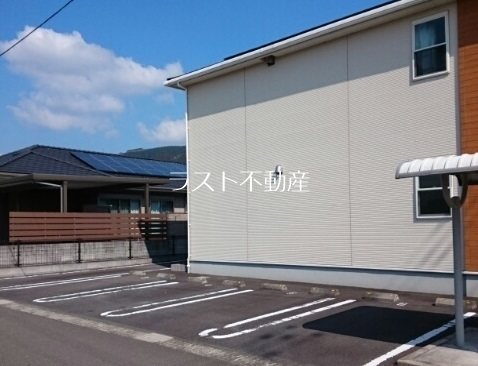 サニーブリーズ天辰 駐車場