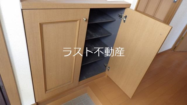 プレステージ中郷 玄関