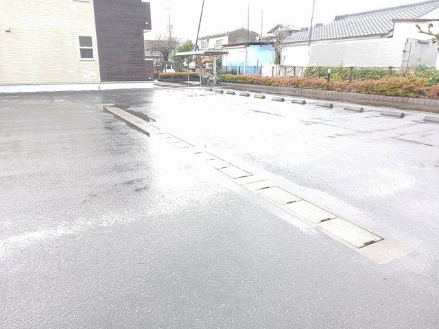 ウエストインA 駐車場