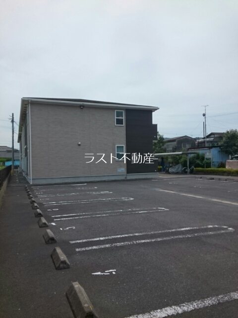 ウエストインB 駐車場