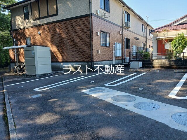 ファーウエスト 駐車場
