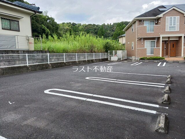 サン・フェアⅡ 駐車場