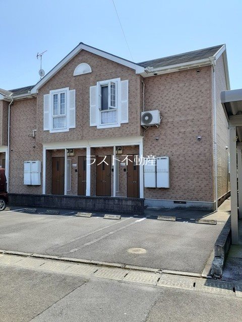 クレストールF 駐車場