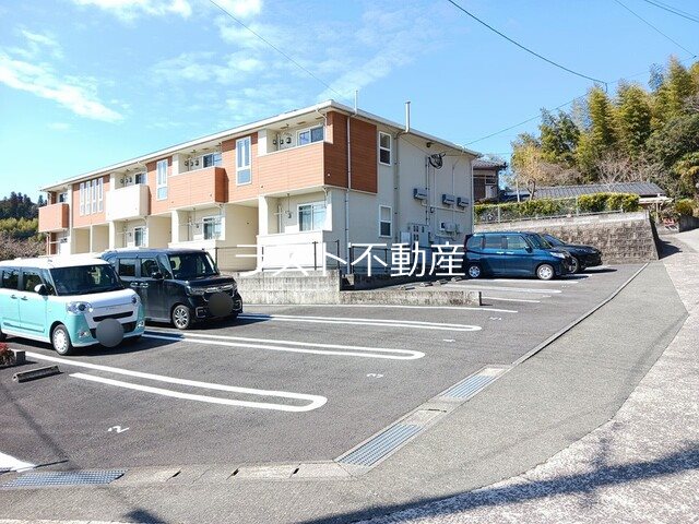 グリーンスプラウトC 駐車場