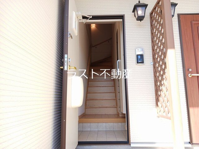 グリーンスプラウトC 玄関