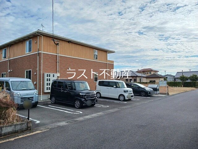 ユニゾン・サンリットハウス 駐車場