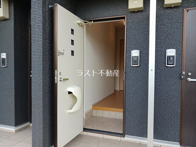 リバーサイド・グラースT 玄関