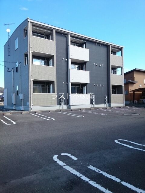 リバーサイド・グラースT 駐車場