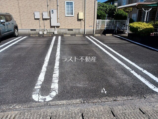リバーロードYI 駐車場