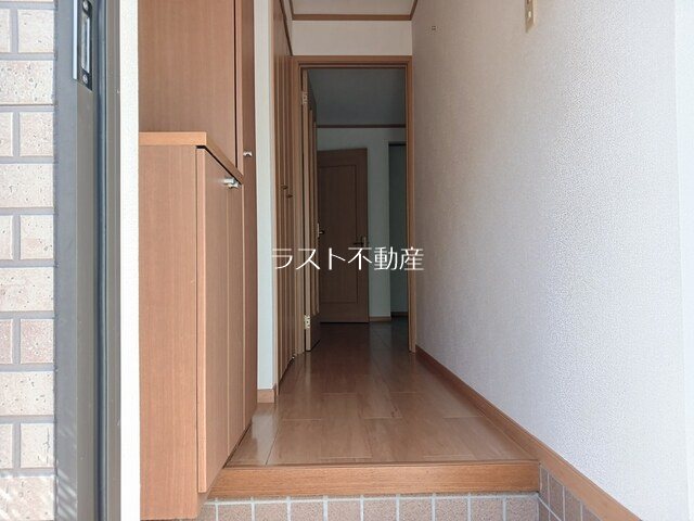 リバーロードYI 玄関