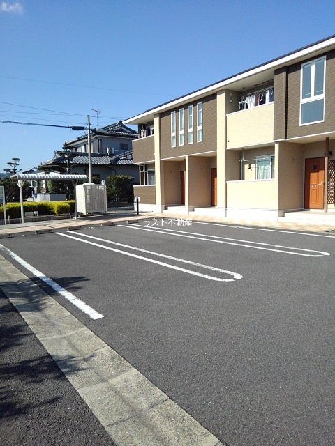 ウィルコート・永慎 駐車場