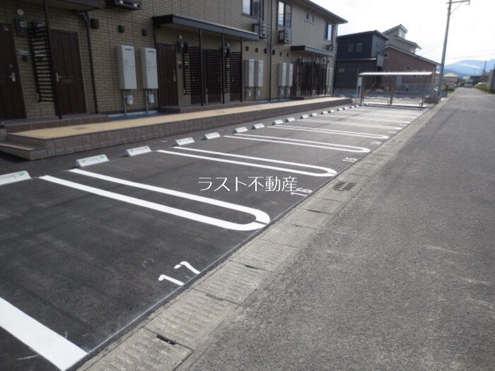 Accelerator 駐車場