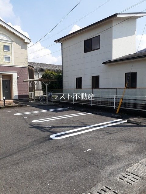 デフィーTJ 駐車場