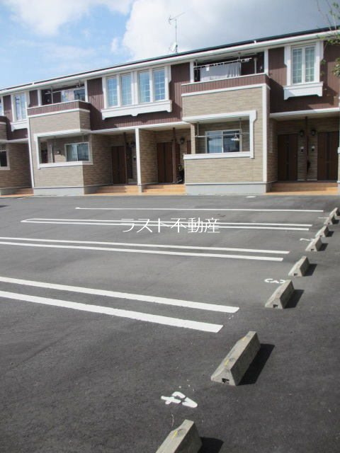 ベラ・ルーチェ宮崎B 駐車場