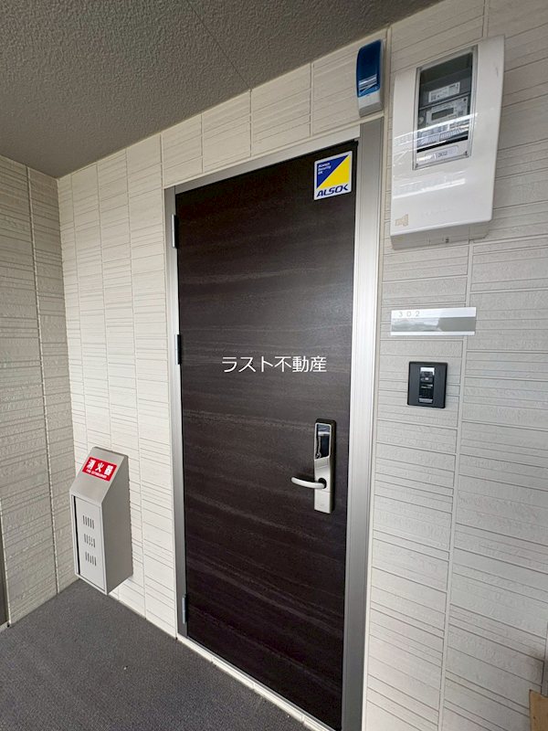 LECHE鳥追 玄関