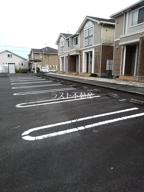アビタシオンA 駐車場