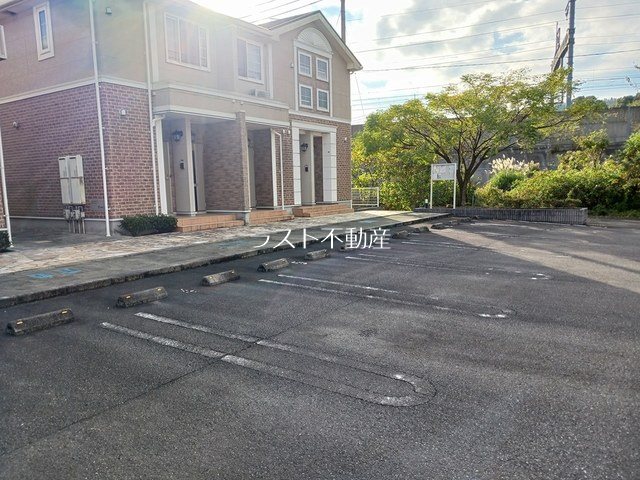 アビタシオンB 駐車場