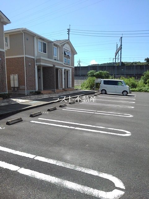 アビタシオンB 駐車場