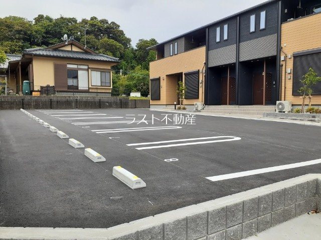 サントマリー・ド・ラメールⅧ 駐車場