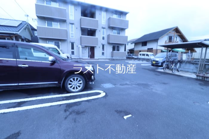 サンヒルズ 駐車場