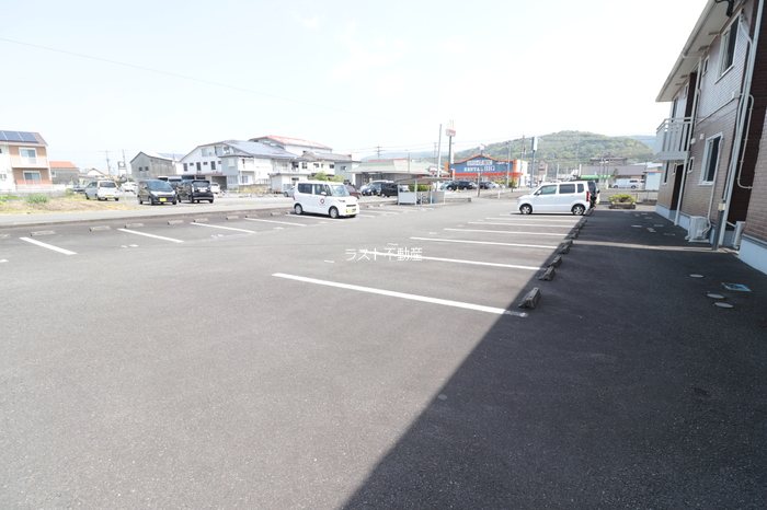 グランモア出水　B棟 駐車場