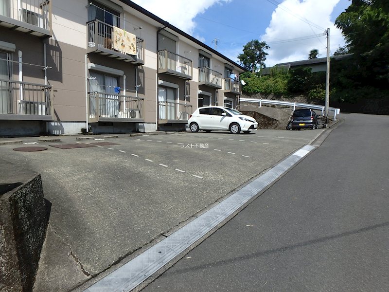 HOPEFUL21 駐車場