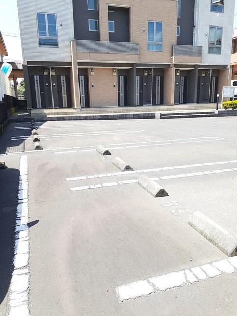 ラフレシールB 駐車場