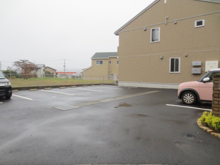 サニーハイツ 駐車場