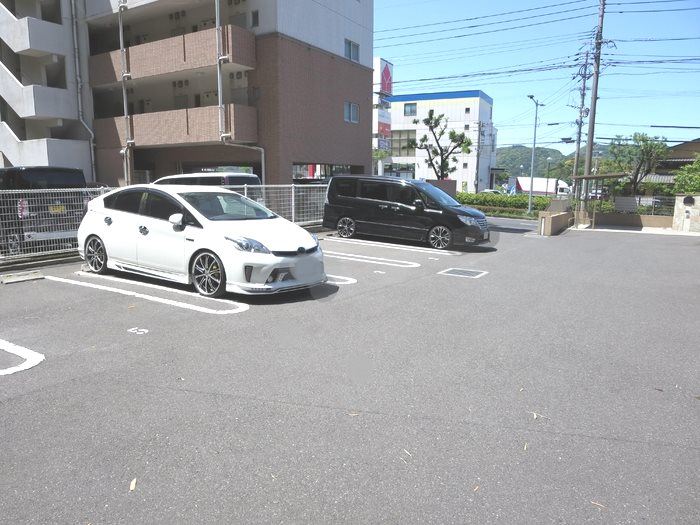 セジュール・シャルマン 駐車場