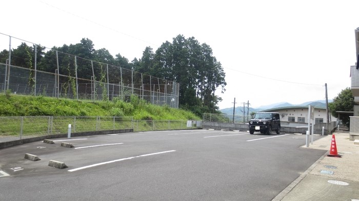 ルナステイト 駐車場