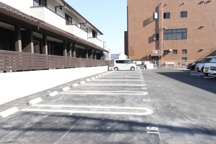時・KAMOSU　A棟 駐車場