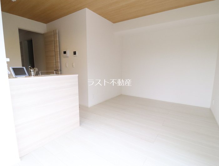 M&S RESIDENCE RIVERSIDE リビング