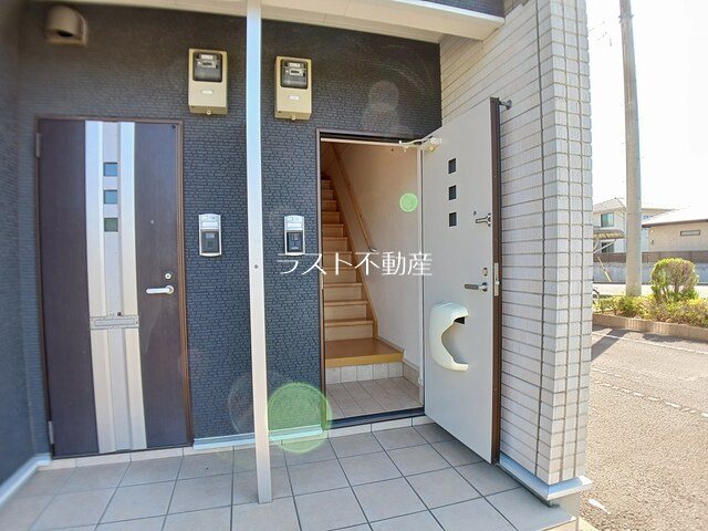 リバーサイド・グラースT 玄関
