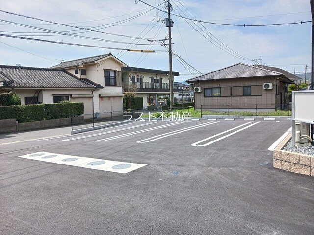 CFメゾン 駐車場