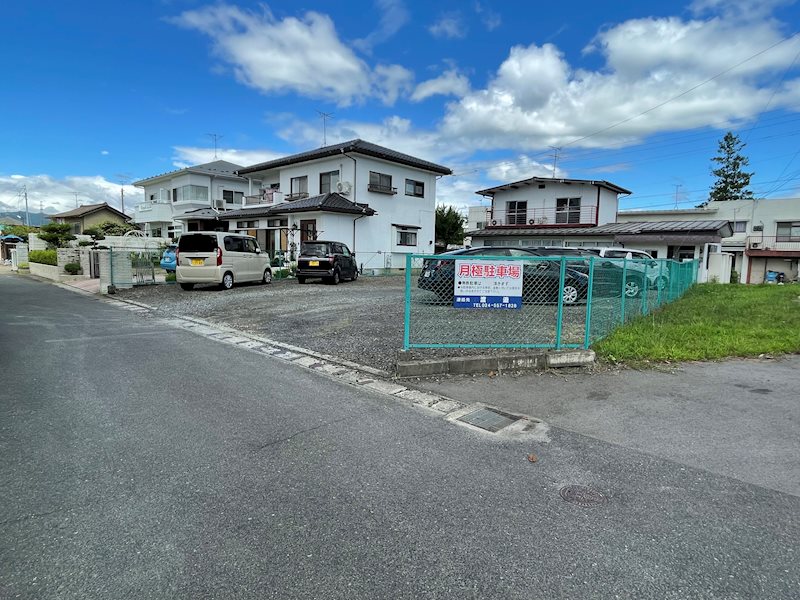渡邉駐車場 玄関