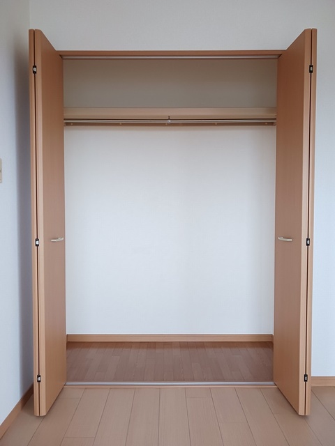 グランソレイユ西中央 収納