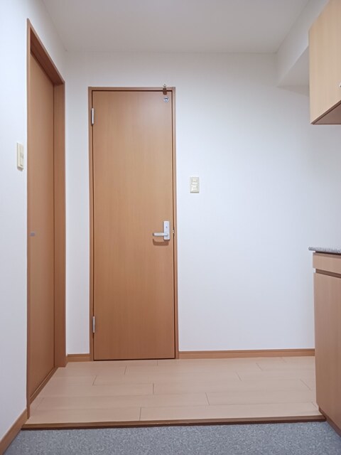 グランソレイユ西中央 玄関
