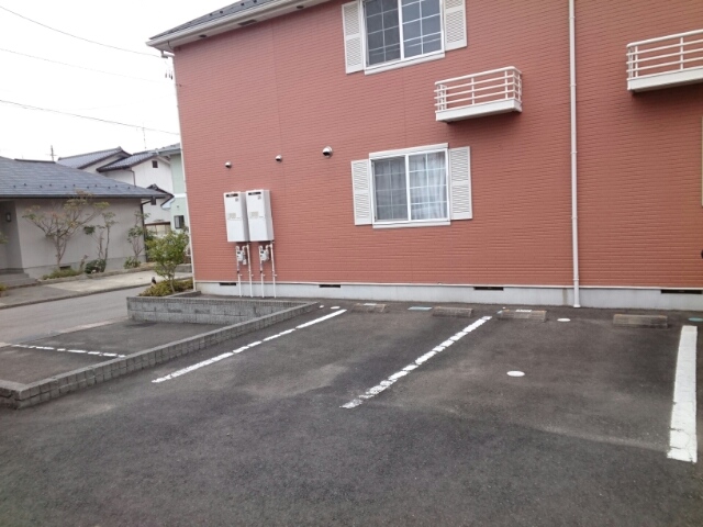 ルミエールＡ 駐車場
