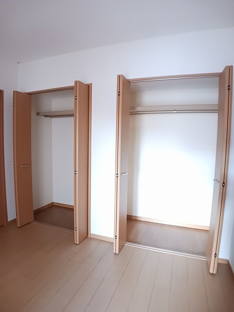 グランソレイユ西中央 収納